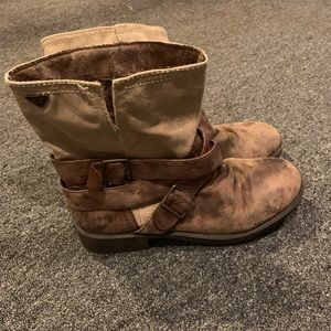 Roxy boots